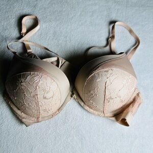 Victoria's Secret Lace Bra in Beige and Light Pink
